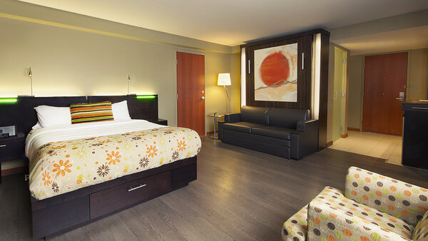 Trendy semi-adapted room with two large beds and a warm fireplace, offering comfort and accessibility to Hotel Must.