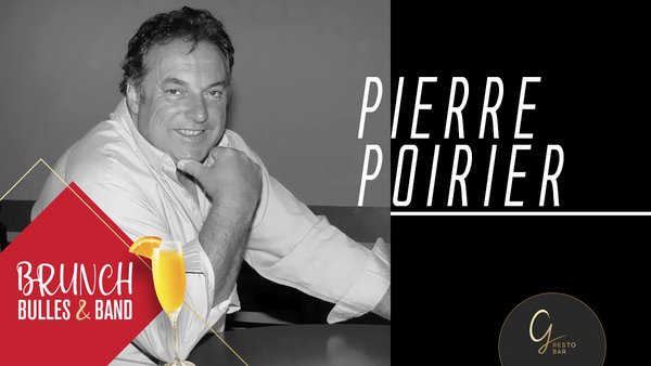 Pierre Poirier lors d'une prestation musicale à l'Hôtel Plaza, posant avec un sourire chaleureux