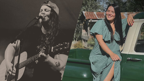 Une présentation musicale dans le jardin tropical de l'Hôtel Québec Inn par le duo Mél et Marie-Ève, avec une composition visuelle combinant une performance en noir et blanc à la guitare et une pose décontractée sur une voiture vintage verte