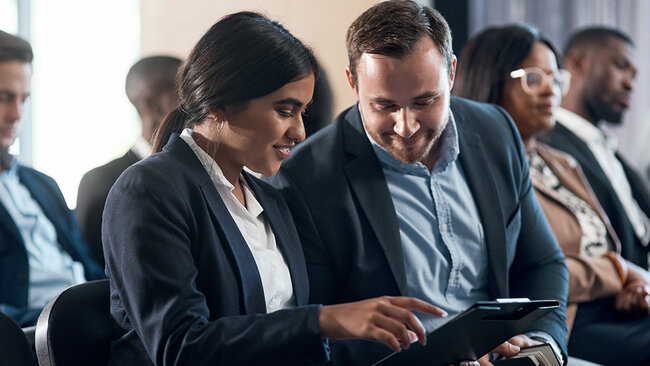 Événement professionnel au Hôtel Québec Inn, un espace élégant et fonctionnel, idéal pour organiser des réunions, conférences et événements d'affaires mémorables
